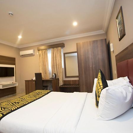 Visa Karena Hotels Порт Харкорт Екстериор снимка