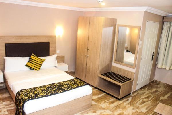 Visa Karena Hotels Порт Харкорт Екстериор снимка