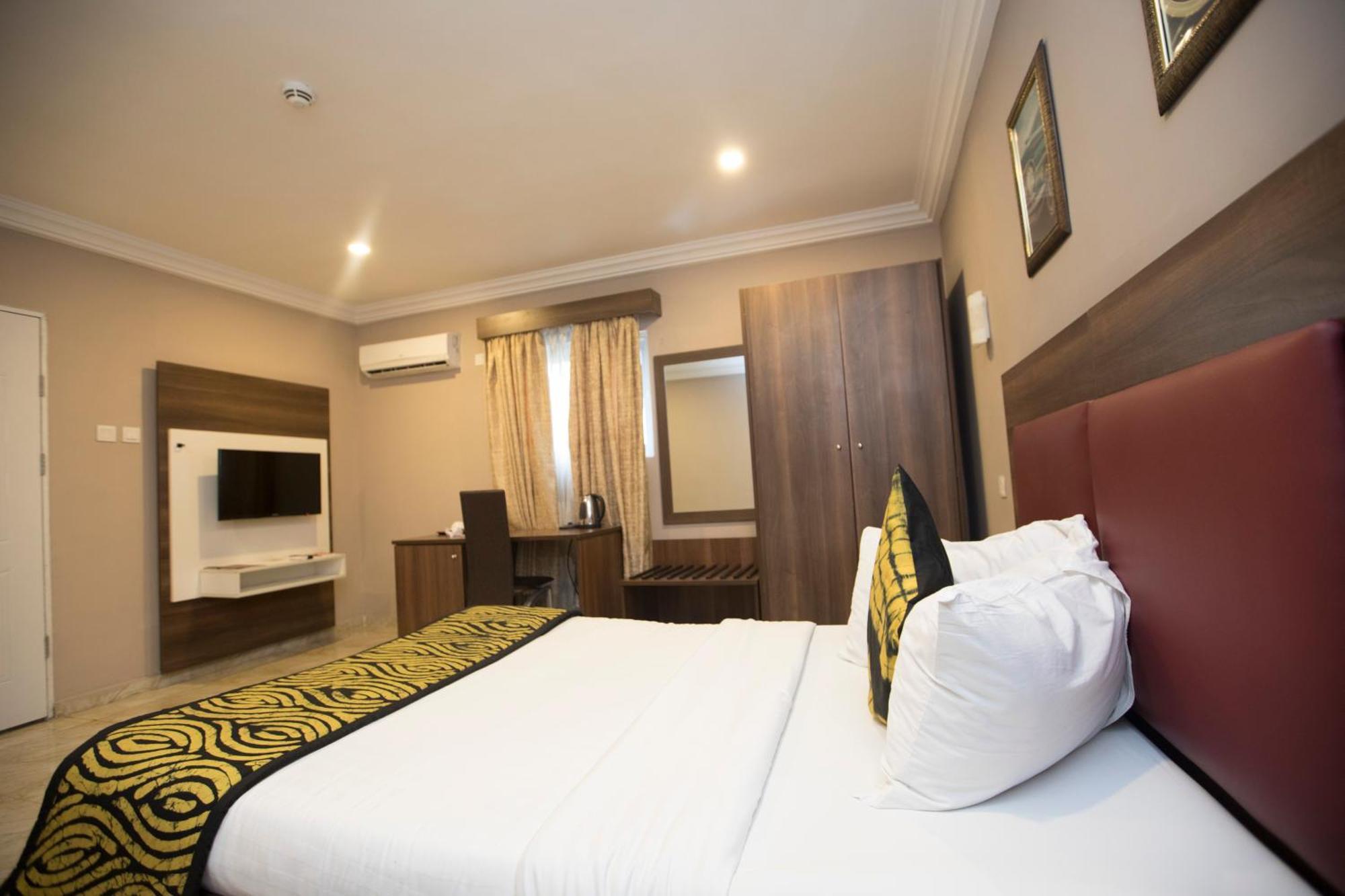 Visa Karena Hotels Порт Харкорт Екстериор снимка